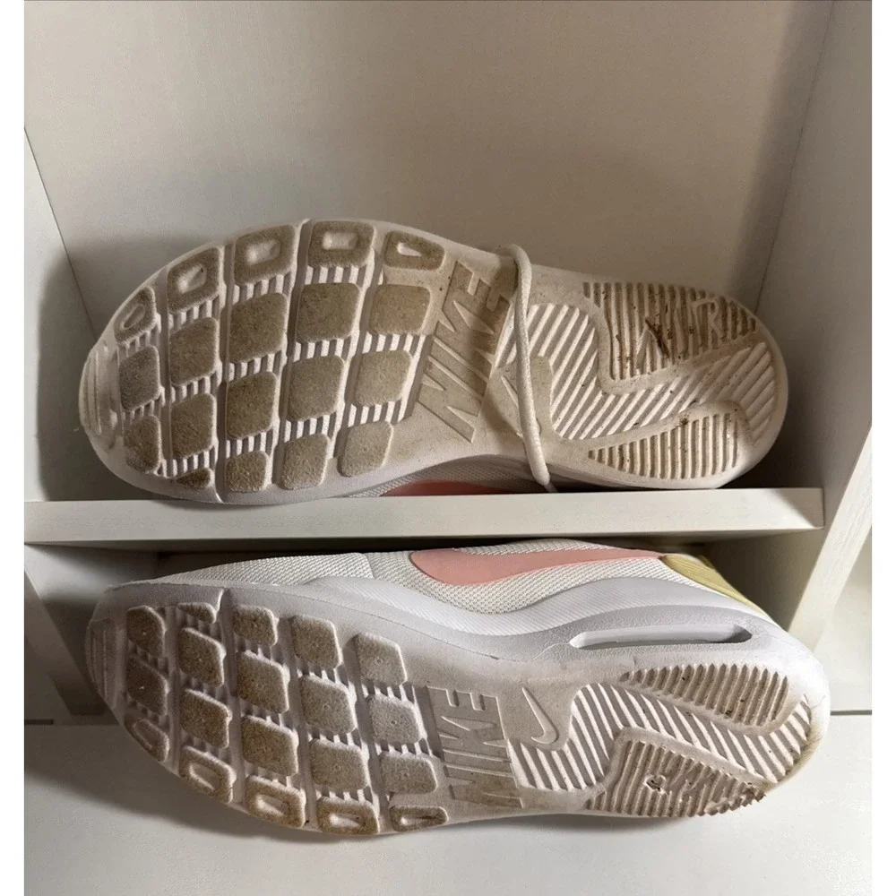 Women's Nike AIR Sneakers‎ Shoes Womens size 8